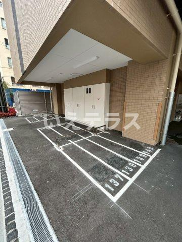 アドバンス神戸ラシュレの駐車場