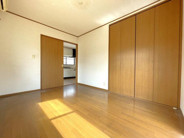 高信貸家の洋室