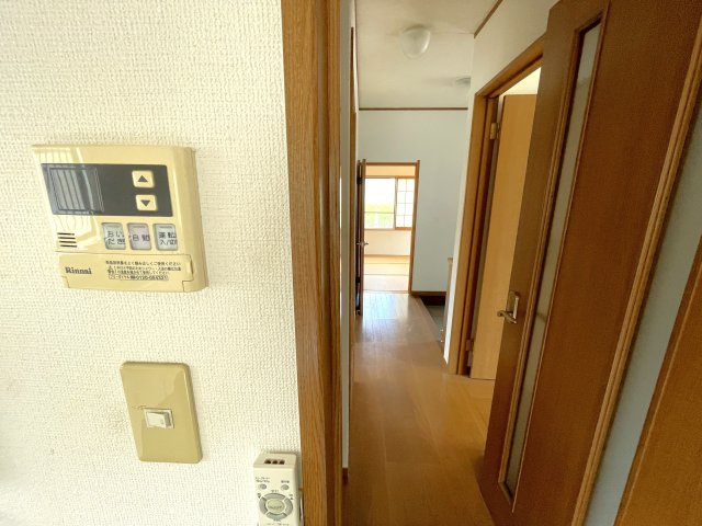 高信貸家の内装