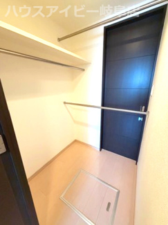 【収納】 | ライオンズ岐阜セントマークス弐番館15階部分！名鉄新岐阜駅まで徒歩2分！ペット飼育可能なマンション♪ | ライオンズ岐阜セントマークス弐番館15階部分！名鉄新岐阜駅まで徒歩2分！ペット飼育可能なマンション♪