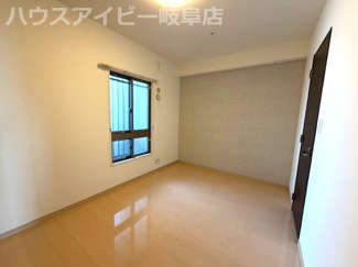 【洋室】 | ライオンズ岐阜セントマークス弐番館15階部分！名鉄新岐阜駅まで徒歩2分！ペット飼育可能なマンション♪ | ライオンズ岐阜セントマークス弐番館15階部分！名鉄新岐阜駅まで徒歩2分！ペット飼育可能なマンション♪