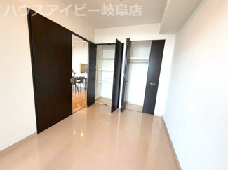 【洋室】 | ライオンズ岐阜セントマークス弐番館15階部分！名鉄新岐阜駅まで徒歩2分！ペット飼育可能なマンション♪ | ライオンズ岐阜セントマークス弐番館15階部分！名鉄新岐阜駅まで徒歩2分！ペット飼育可能なマンション♪