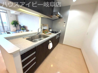 【キッチン】 | ライオンズ岐阜セントマークス弐番館15階部分！名鉄新岐阜駅まで徒歩2分！ペット飼育可能なマンション♪ | ライオンズ岐阜セントマークス弐番館15階部分！名鉄新岐阜駅まで徒歩2分！ペット飼育可能なマンション♪