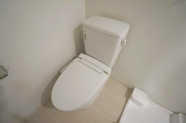 ヴォーガコルテ蒲田南のトイレ|棚収納と温水洗浄便座月のトイレ