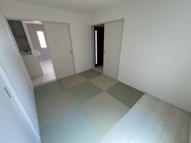 新築　藤岡市下戸塚　Livele Garden.S　4号棟の和室|　リビング隣の和室はお子様の遊び部屋としてもちょうどいいですね♪							
