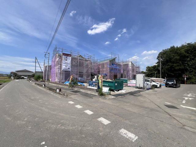 新築　藤岡市下戸塚　Livele Garden.S　4号棟の前面道路含む現地写真|現地写真　南側接道幅員約5.5ｍ　