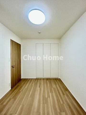 クレアホームズ北綾瀬の子供部屋|【子供部屋】お子様を持つ家庭の約6割が「家族や子どものため」に購入を希望。入学後の転校を避け、広い空間でのびのび育てたいなどの親心が、家探しのきっかけになっているようです。