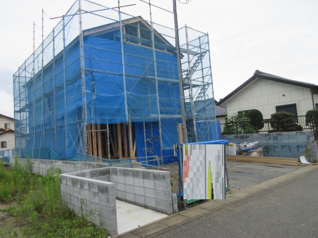 【仲介手数料無料】新築戸建　滑川町月の輪6-8-1（全1棟）の前面道路含む現地写真