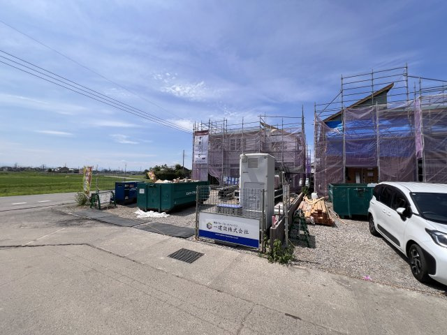 新築　藤岡市下戸塚　Livele Garden.S　3号棟の前面道路含む現地写真|現地写真　南側接道幅員約5.5ｍ　西側接道幅員約7.2ｍ