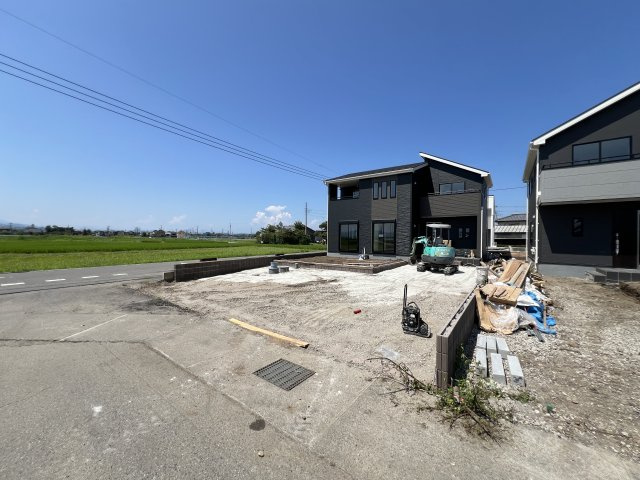 新築　藤岡市下戸塚　Livele Garden.S　3号棟の前面道路含む現地写真|現地写真　南側接道幅員約5.5ｍ　西側接道幅員約7.2ｍ