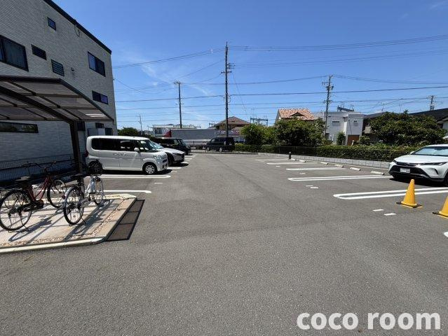 レオンハウスの駐車場