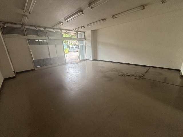 町田市成瀬７丁目の店舗事務所の内装