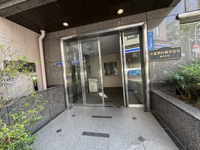パーク・ノヴァ伊勢佐木長者町のエントランス