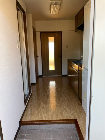ベロウ半田の玄関