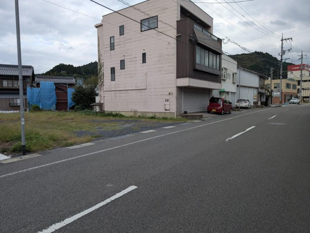 八頭郡智頭町大字智頭土地の前面道路含む現地写真