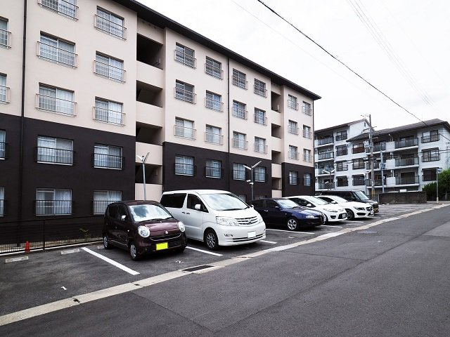 サンモール福田の駐車場