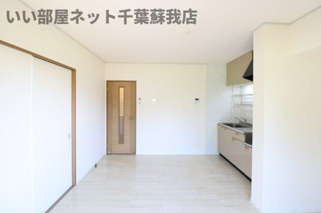 サンハイム　Ⅱの居間・リビング|こちらのリビングで趣味の時間をお楽しみください