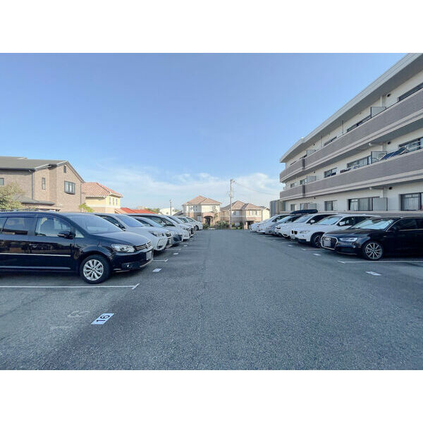 カルム千里山土井の駐車場
