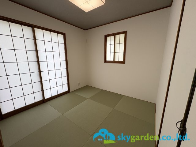 茅ヶ崎市菱沼１丁目　中古戸建　の和室|リビング隣には和室があります