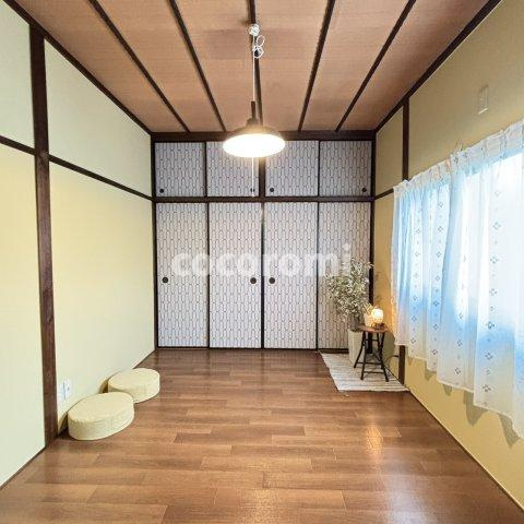交野市東倉治の洋室
