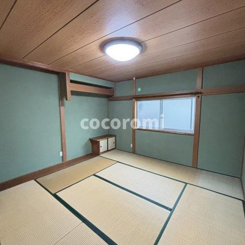 高野道車庫付き貸家の和室