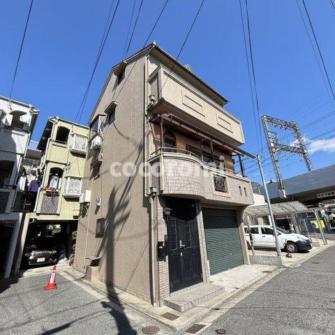 寝屋川平池町リノベ戸建のエントランス