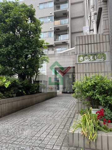 きのえビルのエントランス