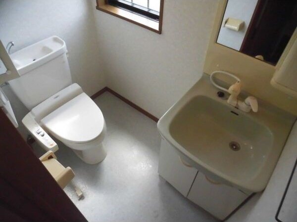 長尾元町4丁目貸家のトイレ
