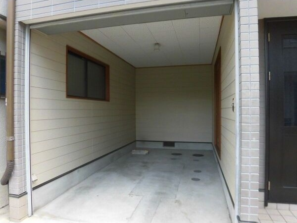 長尾元町4丁目貸家の駐車場