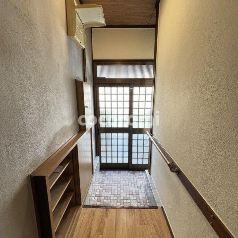 楠葉丘戸建の玄関