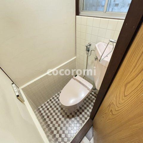 楠葉丘戸建のトイレ