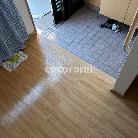 守口市大久保町リノベテラスの玄関