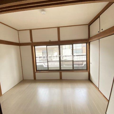 藤田町ガレージ付き貸家の居間・リビング