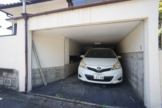 楠野町貸家の駐車場