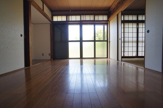 楠野町貸家の居間・リビング