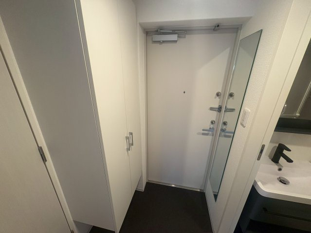 アドバンス江坂ラシュレの玄関