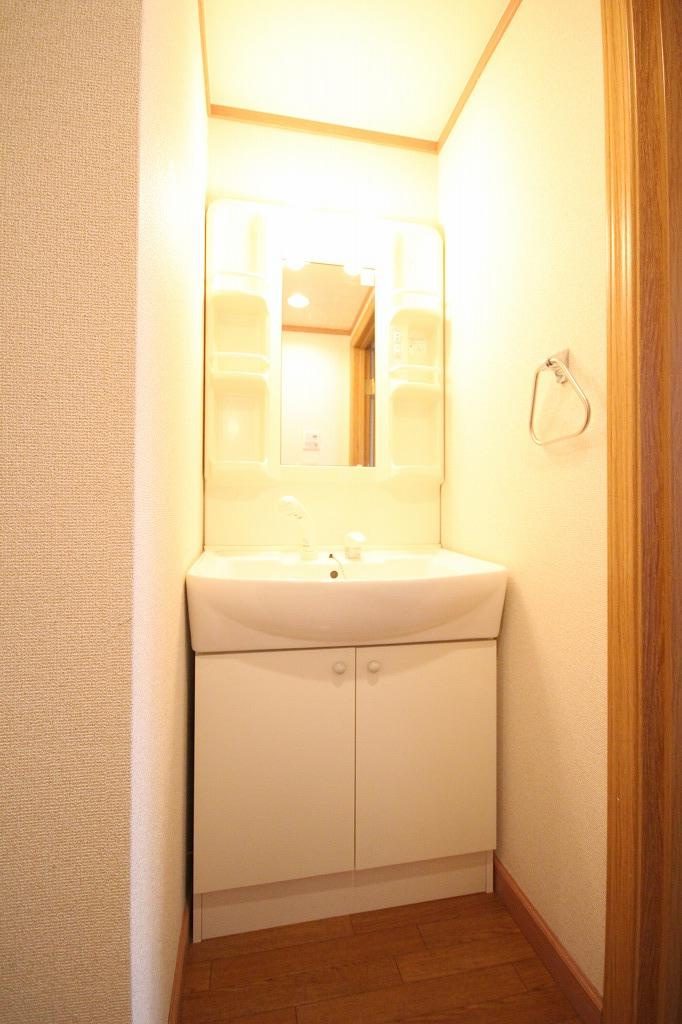 アジロガーデンの洗面所|※お部屋により仕様が異なる可能性があります。