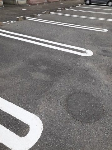 ソレイユ北島　Ｂの駐車場|駐車スペースもあります