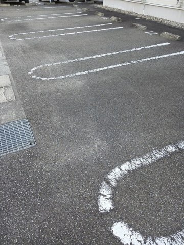 アクア・アルテＢの駐車場|カースペースがあります