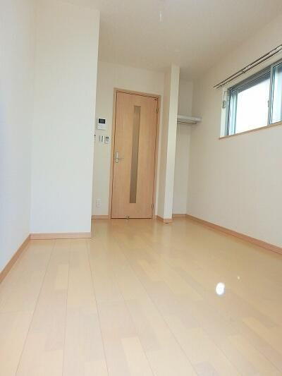 リーヴェルＬｅｃｏ神奈川新町の居間・リビング