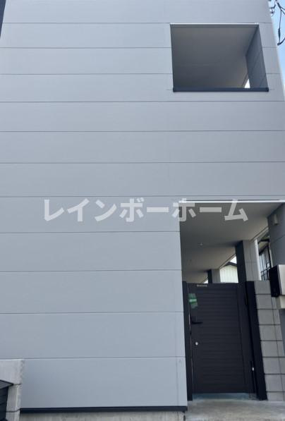 MELDIA新座のエントランス