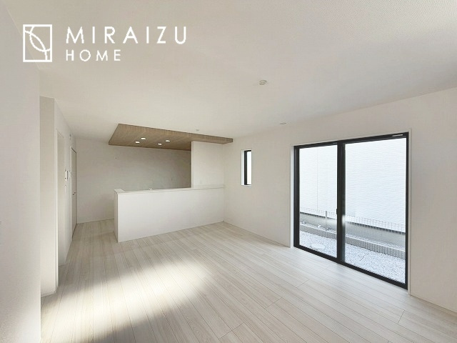 【居間・リビング】 | 建物完成につき、実際のお部屋をごゆっくりご見学いただけます。お休みの日にご家族で見学はいかがでしょう。