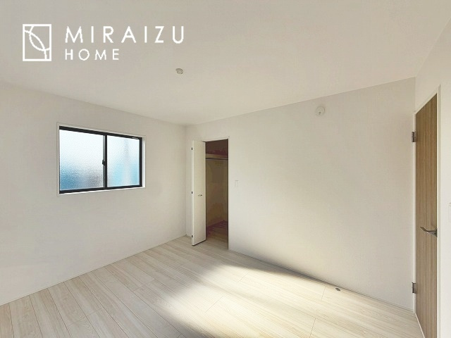 【洋室】 | プライバシー性と開放感を高める住環境。陽当たりの良い開かれたロケーションを活かし、心地よい暮らしをプランニング