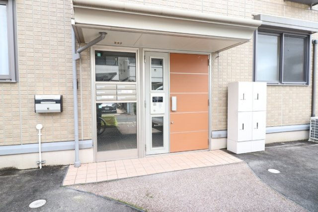 トレビナ城木のエントランス