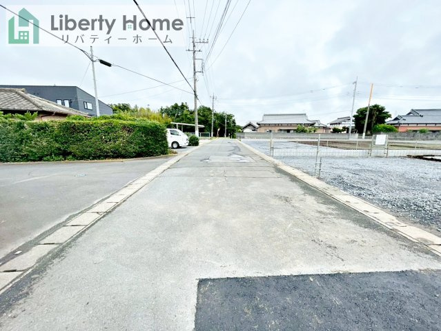 ひたちなか市三反田　A号棟　新築戸建の前面道路含む現地写真