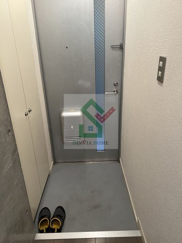 ケイブルームの玄関