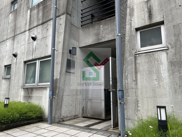 ケイブルームのエントランス