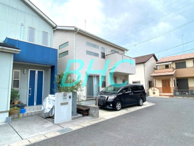 【外観】 | 大江６丁目  | 街に溶け合う美しい景観を生みだしているにも関わらず、採光や風通しを考えて設計された間取り。優雅なひと時をお過ごしいただける筈です。