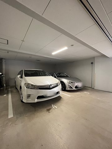 セレニテ難波プリエの駐車場