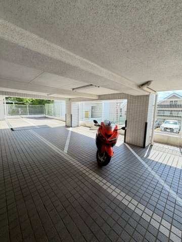 ダンディライオン住吉川の駐車場